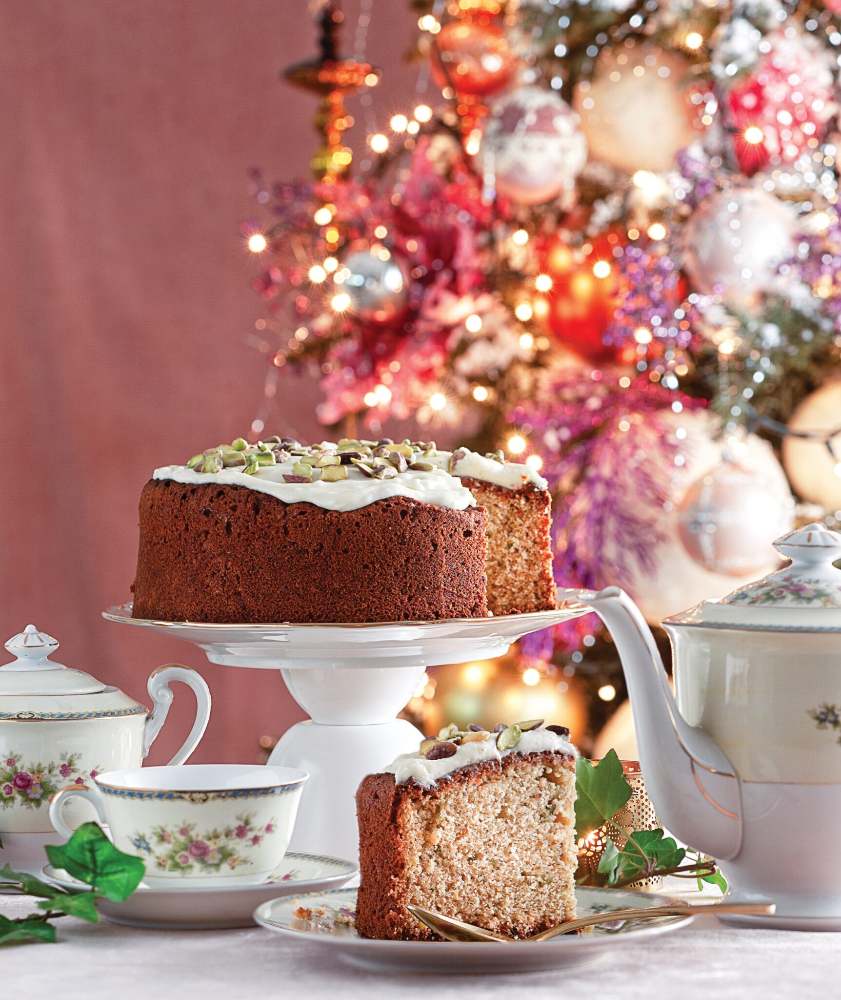 vasilopita-frosting-fistikia-aiginis-1