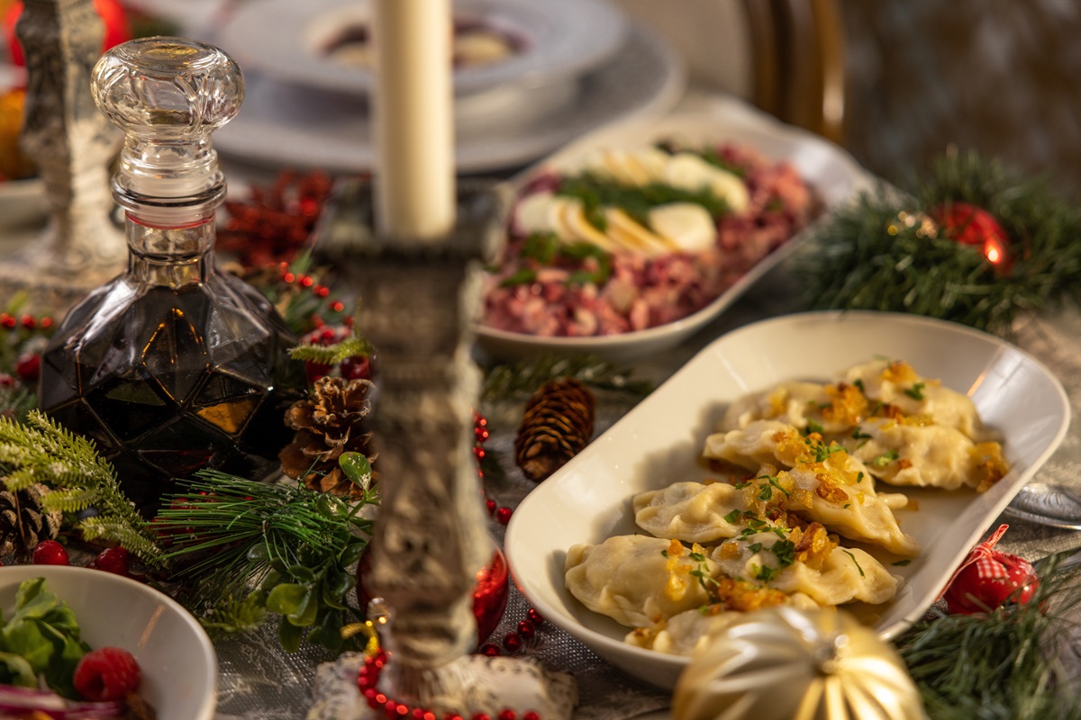 Table,With,Middle,East,Food,Composition.,No,People