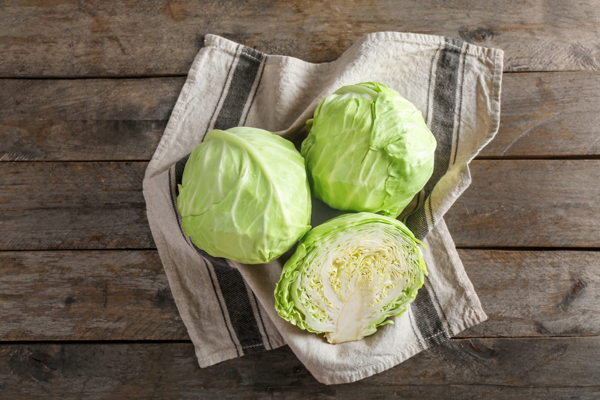 Fresh,Cabbages,On,Wooden,Table