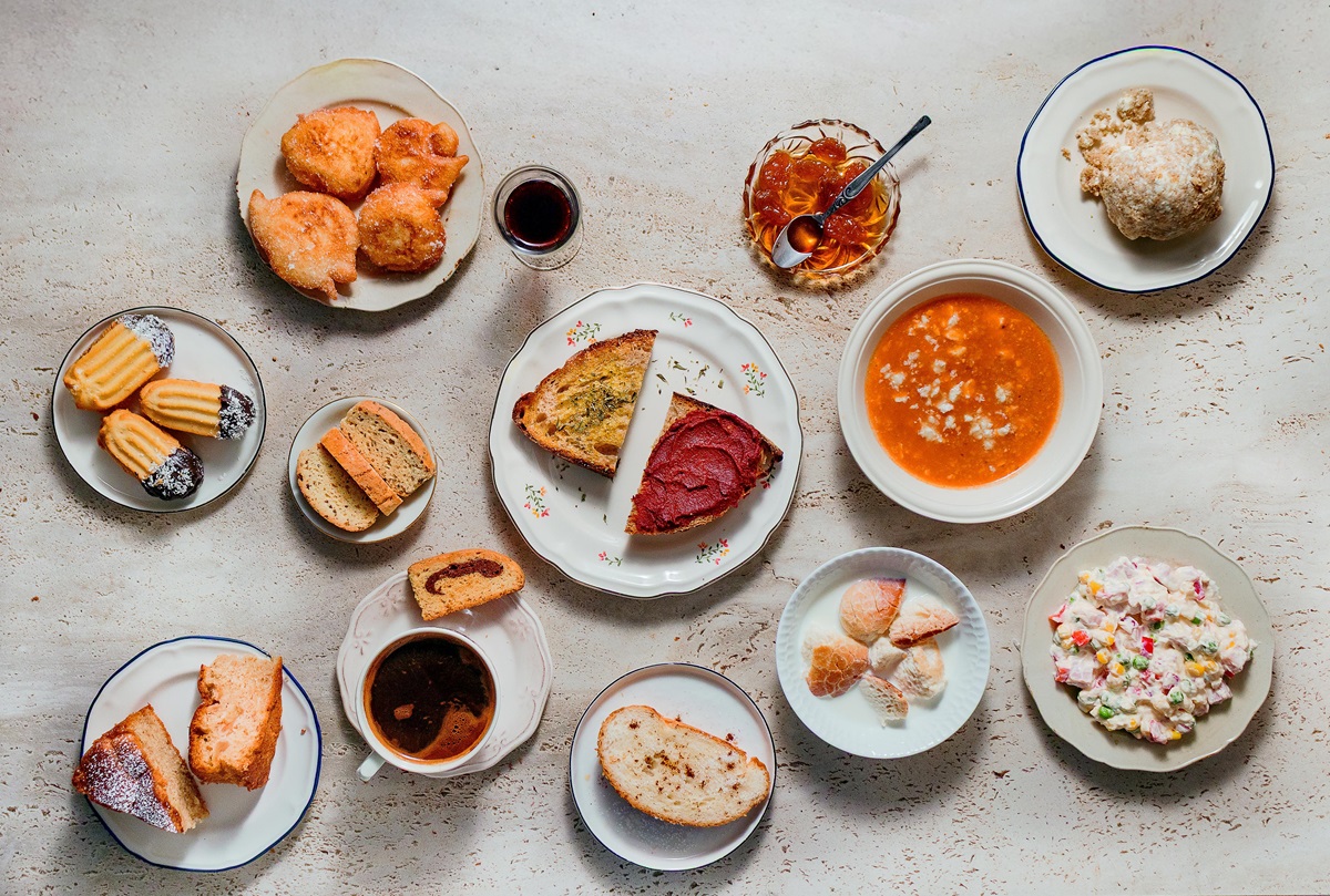 trapezi-me-fagito-anoigma