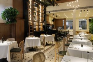 1890: Μια νέα fine dining εμπειρία, με τσιπούρα πρασοσέλινο και μπαμπάδες με ρούμι