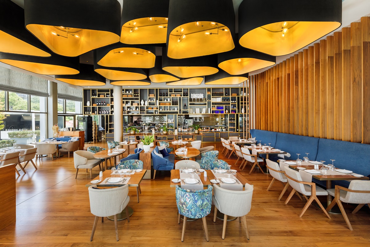 Salonika-Restaurant-anoigma