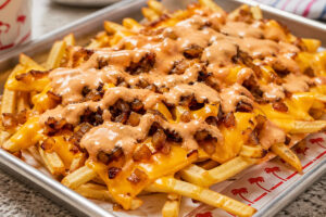 Τι είναι οι animal style πατάτες και πώς θα τις φτιάξετε στο σπίτι