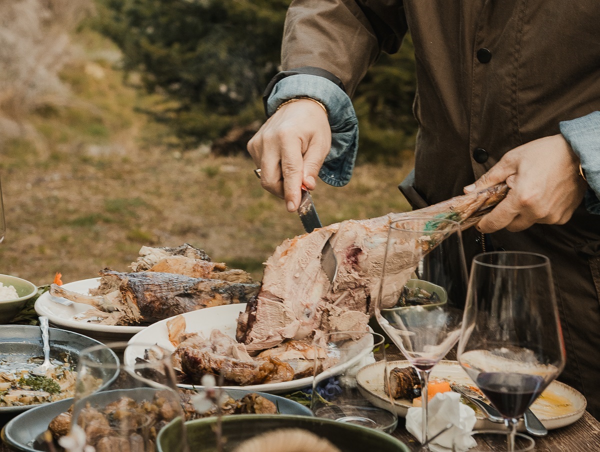 caruso-arni-katsiki-anoigma2