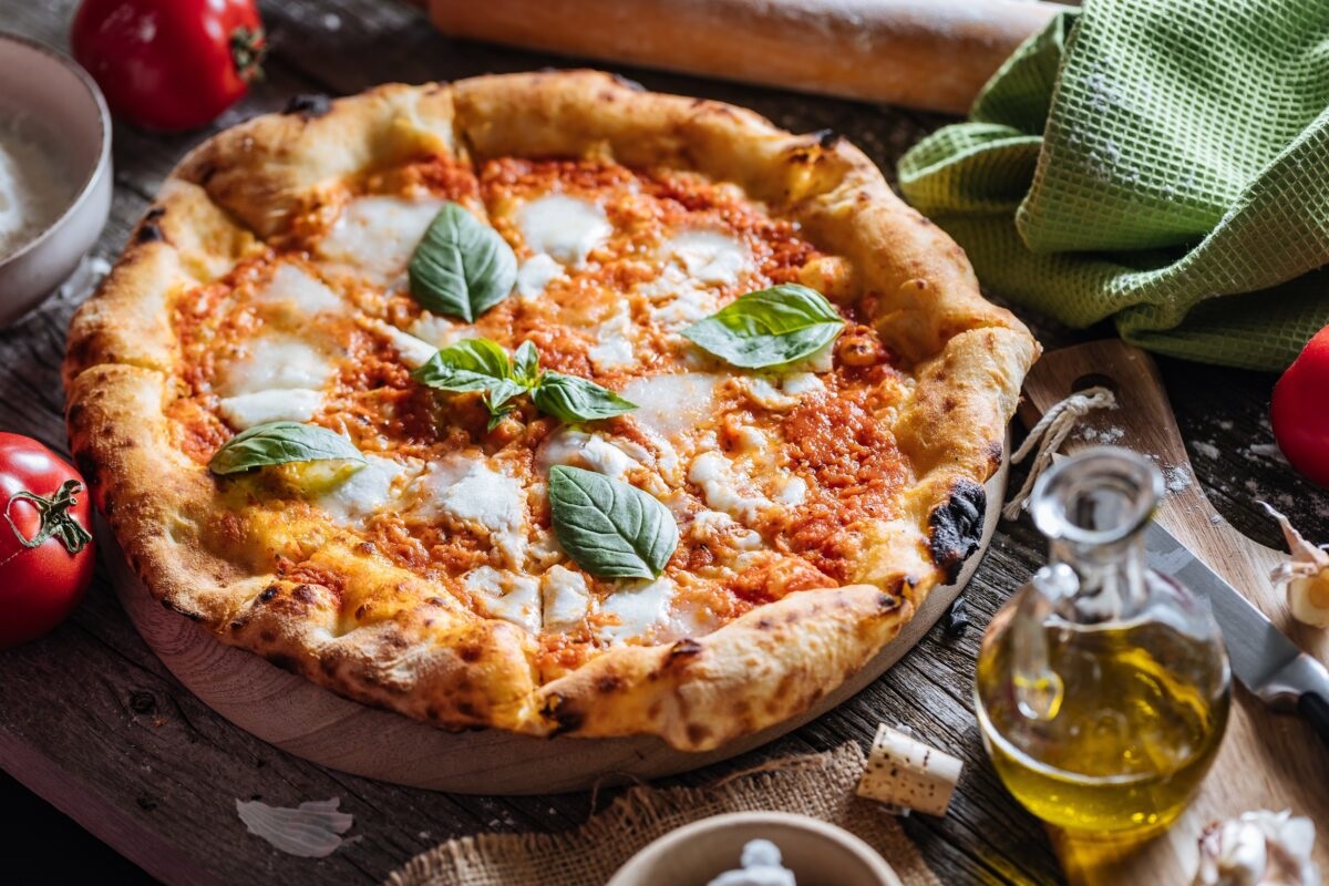 Pizza,Napoletana,,Traditional,And,Authentic,Italian,Pizza,Baked,In,Wood