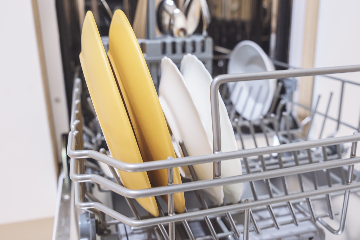 Clean,Plates,After,Washing,In,The,Dishwasher.,Close-up,Of,The