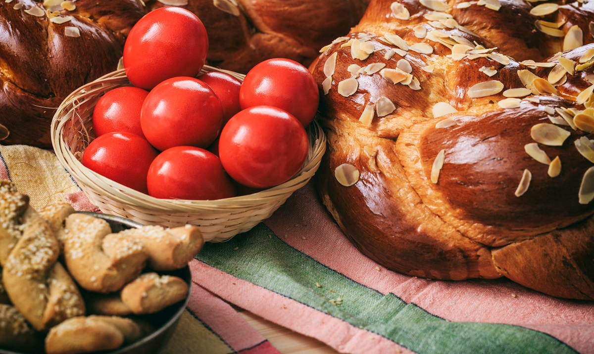 Easter,Traditional,Bread,And,Red,Eggs,On,A,Table