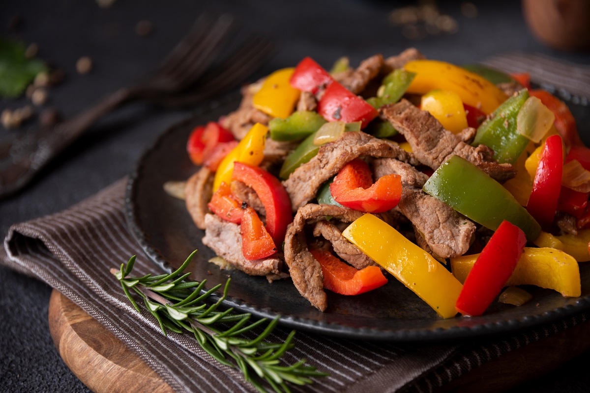 Colorful,Peppers,With,Meat,,Healthy,Food,With,Vegetables