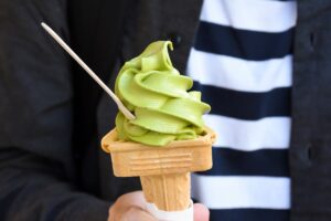Γιατί βλέπουμε matcha παντού τελευταία; Από strawberry latte μέχρι bubble tea και Oreo