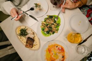 Sama Local Gastronomy: Τι μαγειρεύει ο Μανώλης Σαρρής στην Πάρο
