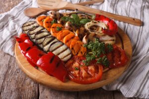 Ψητά λαχανικά στο BBQ ή στον φούρνο: Πώς θα πετύχετε το τέλειο αποτέλεσμα (+συνταγές)