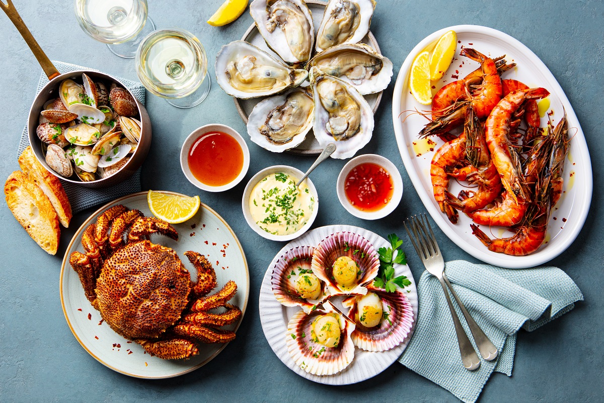 Seafood,Assortment,,Prawns,,Crab,,Oysters,,Langoustines,,Scallops,With,White,Wine