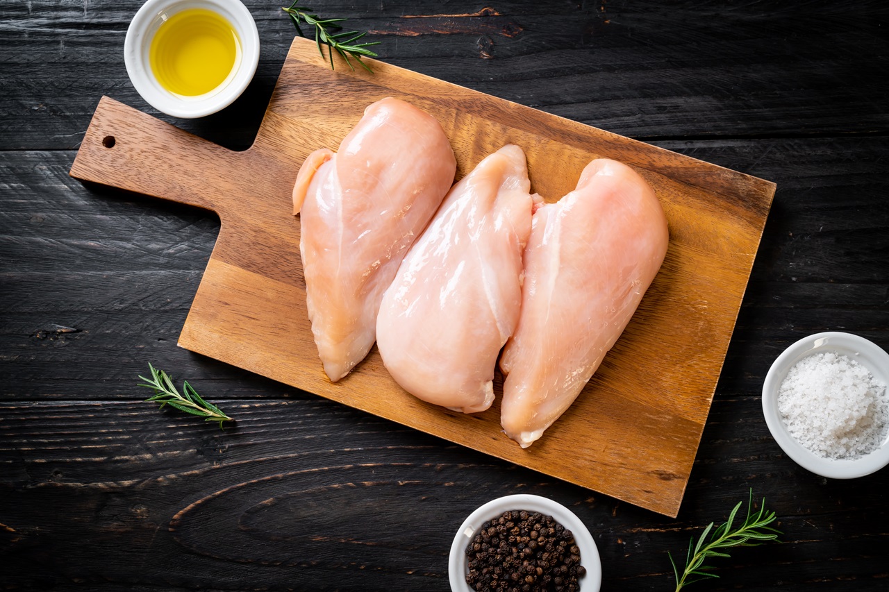 Fresh,Chicken,Breast,Raw,On,Cutting,Board
