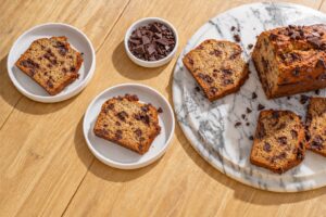 Πώς πετυχαίνουμε αφράτο banana bread με ΙΟΝ κουβερτούρα