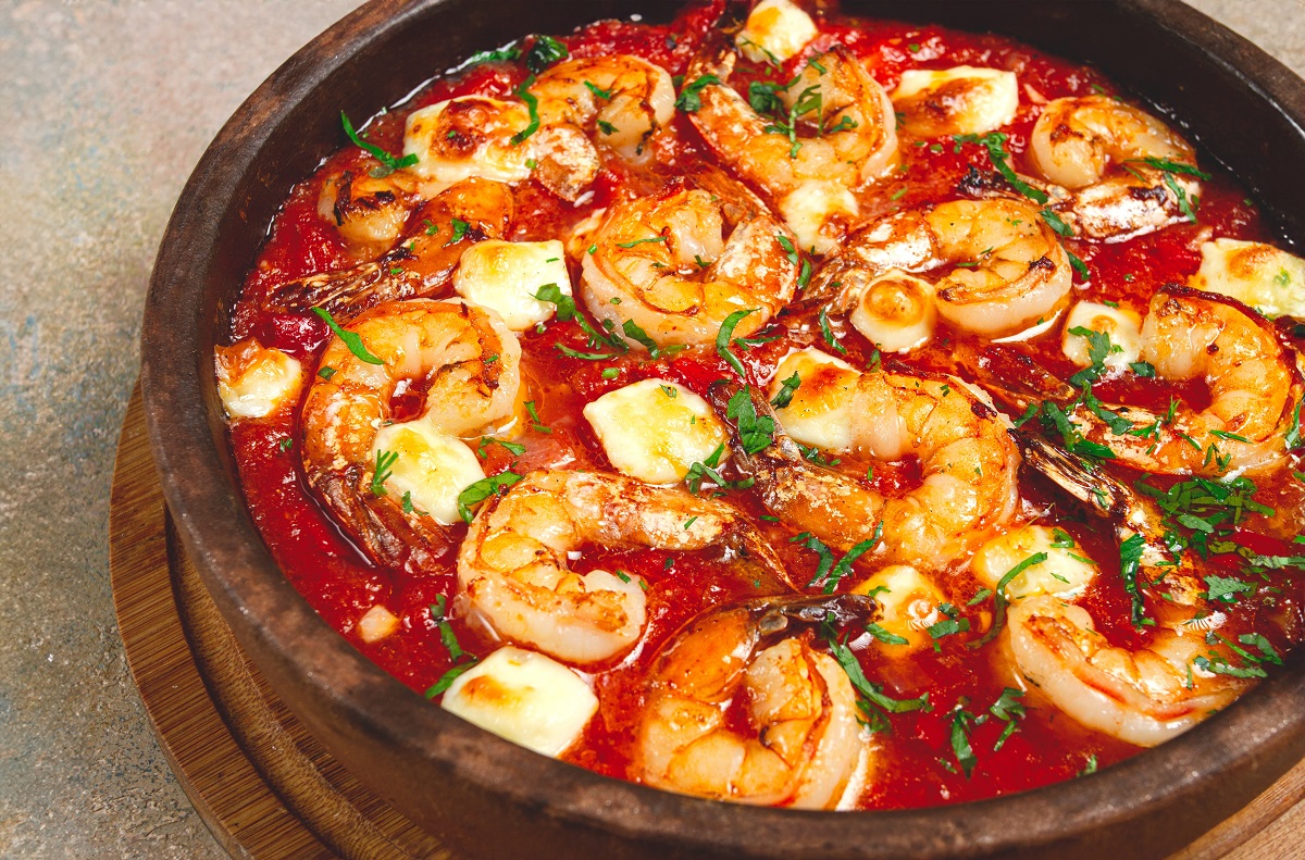 Saganaki,With,Shrimp,,In,A,Clay,Pan,,Greek,Dish,,Shrimp