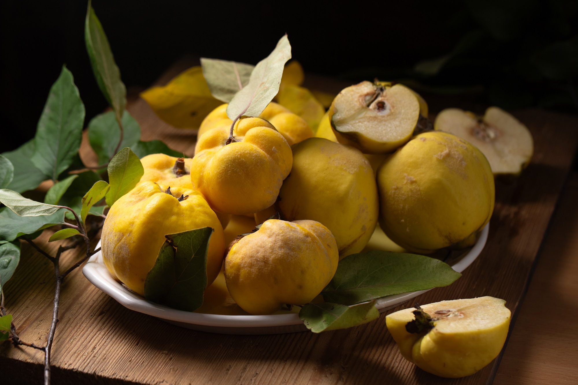 Ripe,Yellow,Quince,Fruits,On,A,Plate,On,A,Wooden