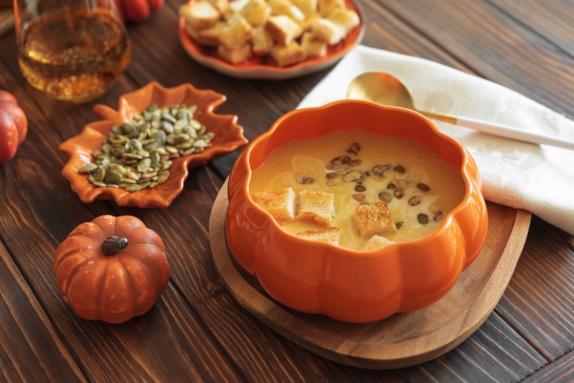 Creamy,Pumpkin,Butternut,Squash,Soup,Presenting,In,An,Orange,Pumpkin-shaped