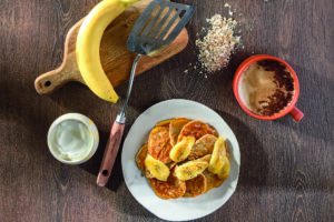 Pancakes μπανάνας με βρώμη και γιαούρτι